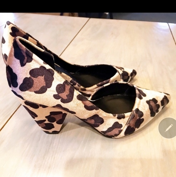 Leopard Pumps - Picture 4 of 5